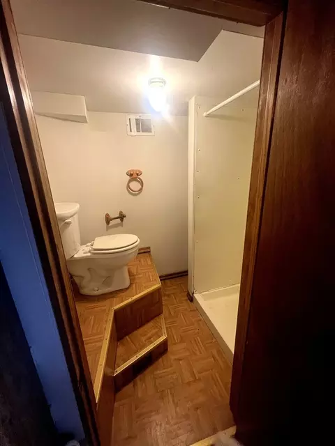 Bath - 914 E Benton St, Morris, IL 60450 photo 4 of 4