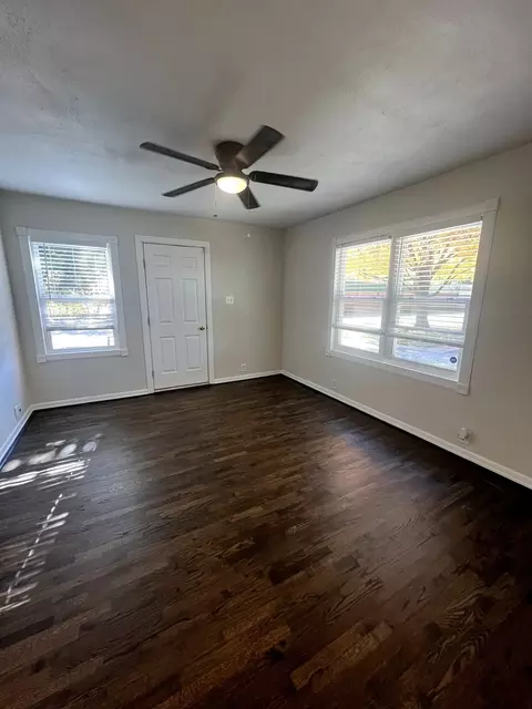 Living - 914 E Benton St, Morris, IL 60450 photo 1 of 2