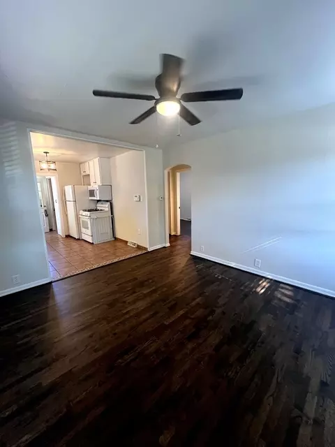 Living - 914 E Benton St, Morris, IL 60450 photo 2 of 2