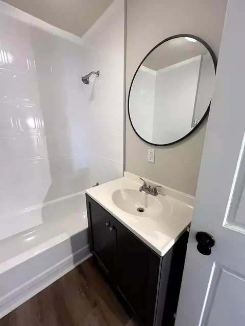 Bath - 914 E Benton St, Morris, IL 60450 photo 3 of 4