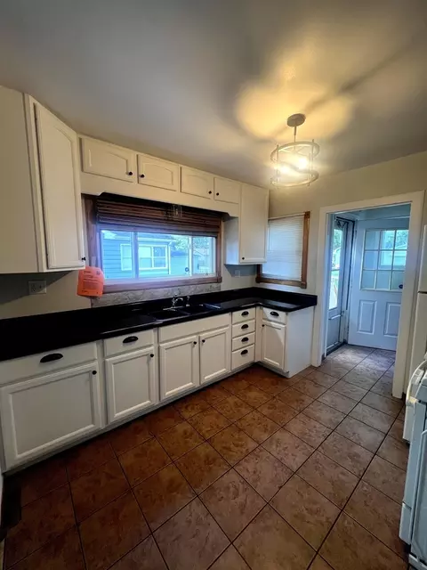 Kitchen - 914 E Benton St, Morris, IL 60450 photo 1 of 2