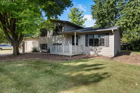 1904 Barberry Cir, Champaign, IL 61821
