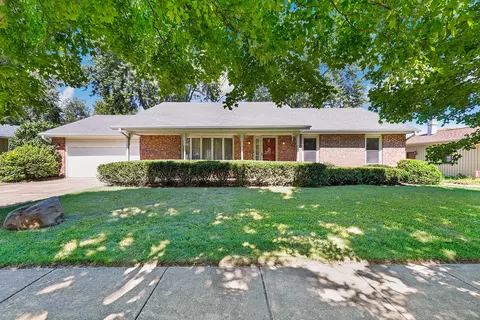 727 Woodstock Ln, Bourbonnais, IL 60914