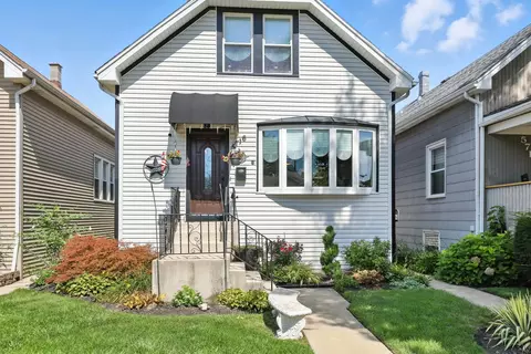 5716 W Waveland Ave, Chicago, IL 60634
