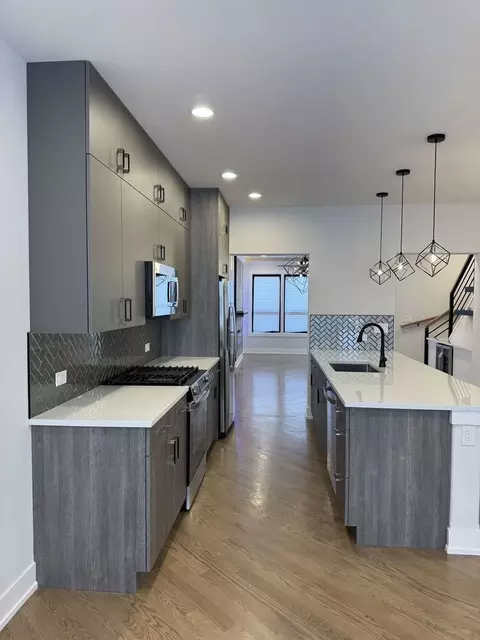 Kitchen - 6530 S Champlain Ave, Chicago, IL 60637 photo 3 of 4