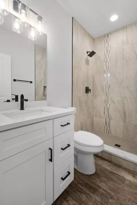 Bath - 6530 S Champlain Ave, Chicago, IL 60637 photo 7 of 7
