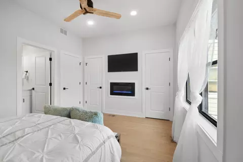 Bedroom - 6530 S Champlain Ave, Chicago, IL 60637 photo 2 of 5