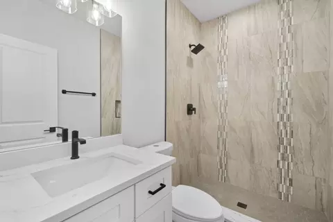 Bath - 6530 S Champlain Ave, Chicago, IL 60637 photo 6 of 7