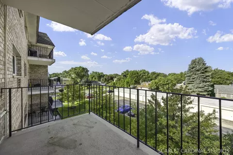 Exterior - 1000 S Lorraine Rd #412, Wheaton, IL 60189 photo 2 of 2