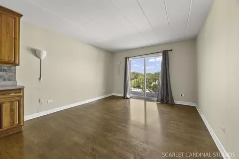 Living - 1000 S Lorraine Rd #412, Wheaton, IL 60189 photo 1 of 1
