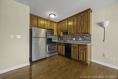 Kitchen - 1000 S Lorraine Rd #412, Wheaton, IL 60189 photo 1 of 2