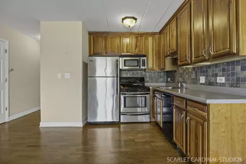 Kitchen - 1000 S Lorraine Rd #412, Wheaton, IL 60189 photo 2 of 2