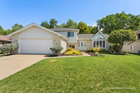506 Navajo Dr, New Lenox, IL 60451