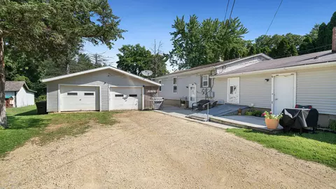 211 E 5th St, Byron, IL 61010
