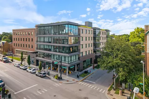 147 N Euclid Ave #205, Oak Park, IL 60302