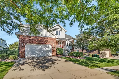 390 Kromray Rd, Lemont, IL 60439