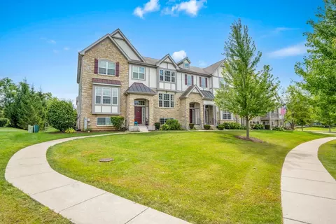 156 Sype Dr, Carol Stream, IL 60188