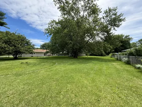 Exterior - 12007 Wagon Lane Ct, Roscoe, IL 61073 photo 6 of 8