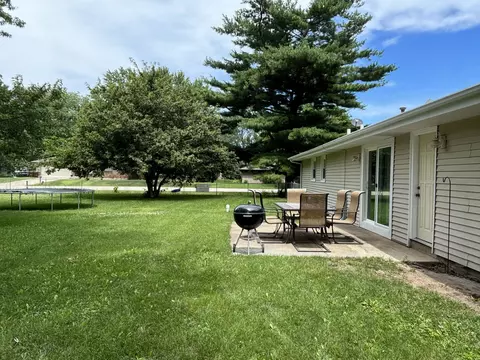 Exterior - 12007 Wagon Lane Ct, Roscoe, IL 61073 photo 3 of 8
