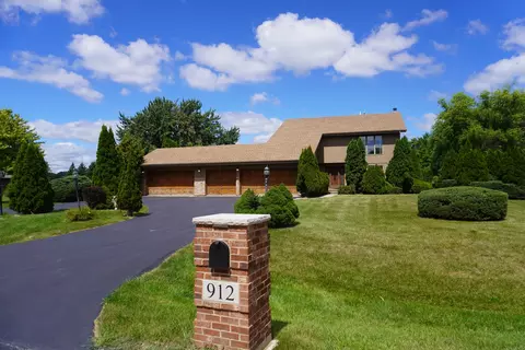 912 Apache Trl, Lake Villa, IL 60046