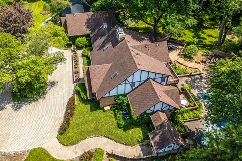 3325 Country Ln, Long Grove, IL 60047