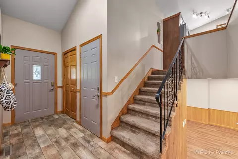 Entry Way - 4515 Elmleaf Dr, Mchenry, IL 60051 photo 2 of 3