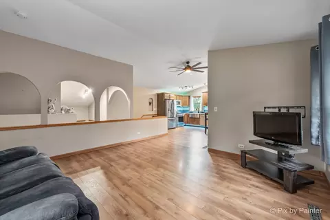 Living - 4515 Elmleaf Dr, Mchenry, IL 60051 photo 3 of 6