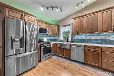 Kitchen - 4515 Elmleaf Dr, Mchenry, IL 60051 photo 2 of 3