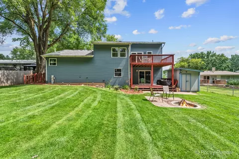 Exterior - 4515 Elmleaf Dr, Mchenry, IL 60051 photo 9 of 10