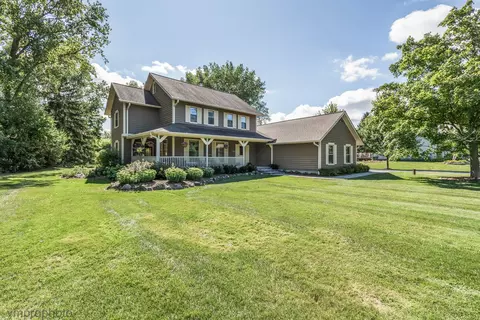 4 Bent Tree Ct, Hawthorn Woods, IL 60047