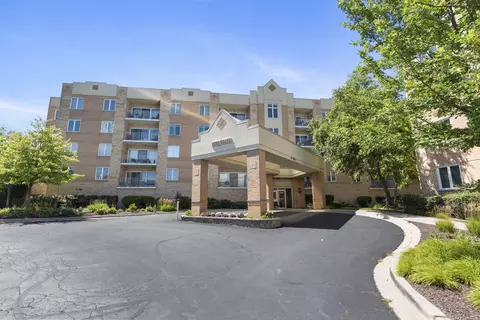 2250 S Grace St #108, Lombard, IL 60148