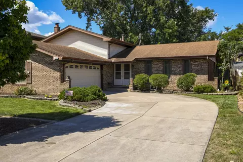 15754 Arroyo Dr, Oak Forest, IL 60452