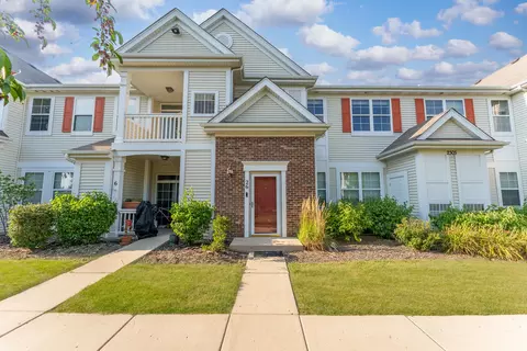 2305 Aurora Dr #26, Pingree Grove, IL 60140