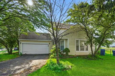 1885 Grosse Pointe Ct, Hanover Park, IL 60133