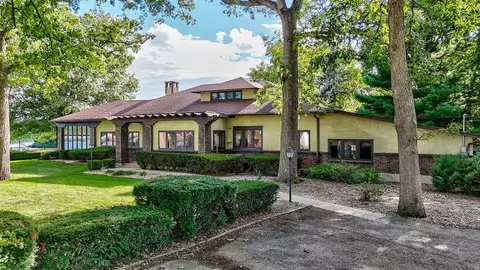 105 Leland Ln, Ottawa, IL 61350