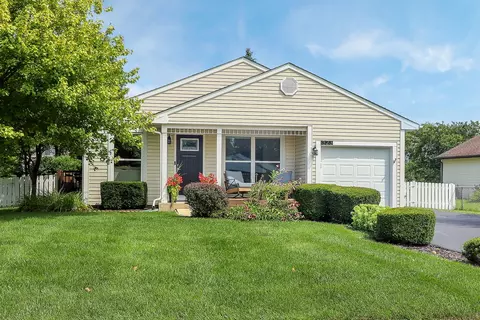 323 Danbury Dr, Naperville, IL 60565