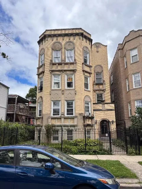 6151 N Mozart St, Chicago, IL 60659