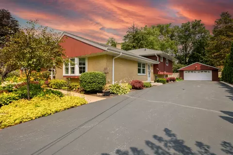 53 N Main St, Glen Ellyn, IL 60137