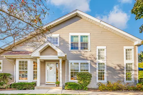 943 Willow St, Itasca, IL 60143