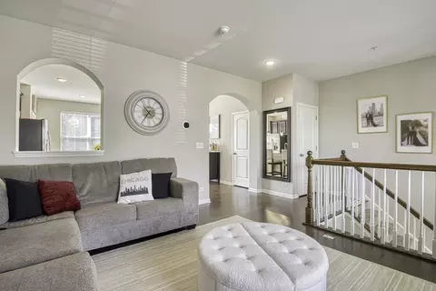 1177 Colfax Ave, Des Plaines, IL 60016 photo 2