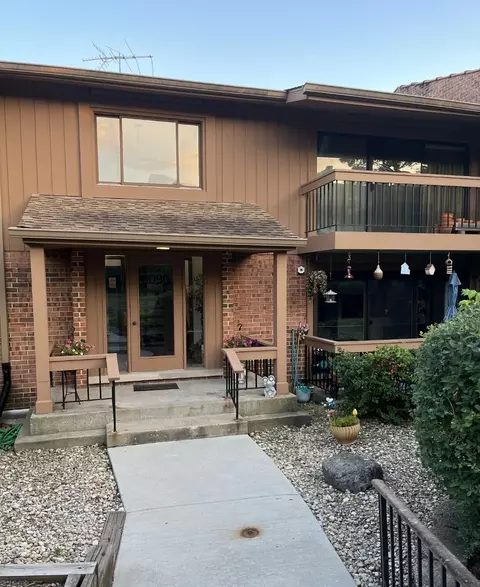 8090 Garfield Ave #3-1, Burr Ridge, IL 60527