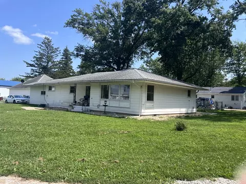 301 Dilks St, Roberts, IL 60962