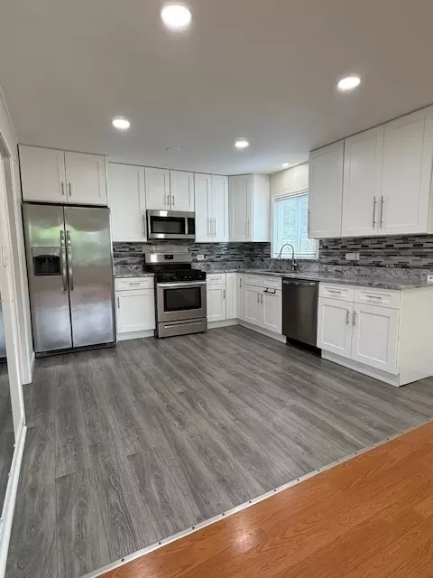 Kitchen - 922 S Wolf Rd, Des Plaines, IL 60016 photo 2 of 2
