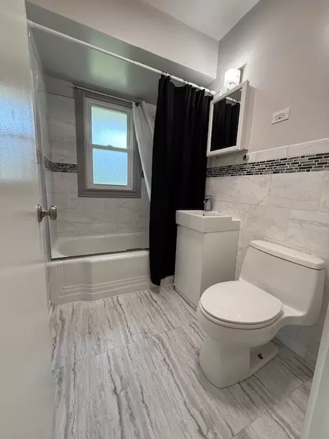 Bath - 922 S Wolf Rd, Des Plaines, IL 60016 photo 1 of 1