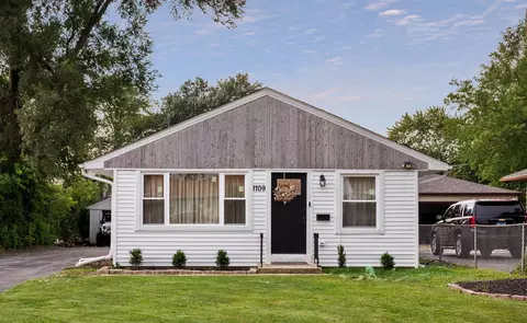 1709 13th St, Waukegan, IL 60085