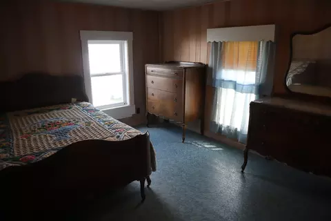 Bedroom - 132 Indian Head Rd, Walnut, IL 61376 photo 2 of 5