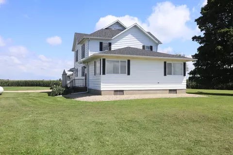 132 Indian Head Rd, Walnut, IL 61376