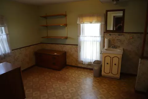 Bedroom - 132 Indian Head Rd, Walnut, IL 61376 photo 4 of 5