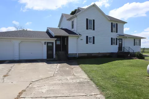 Exterior - 132 Indian Head Rd, Walnut, IL 61376 photo 2 of 5