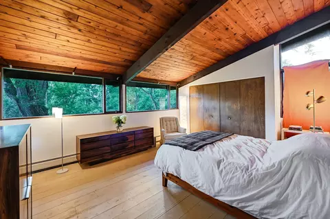 Bedroom - 16 W340 97th St, Burr Ridge, IL 60527 photo 1 of 5